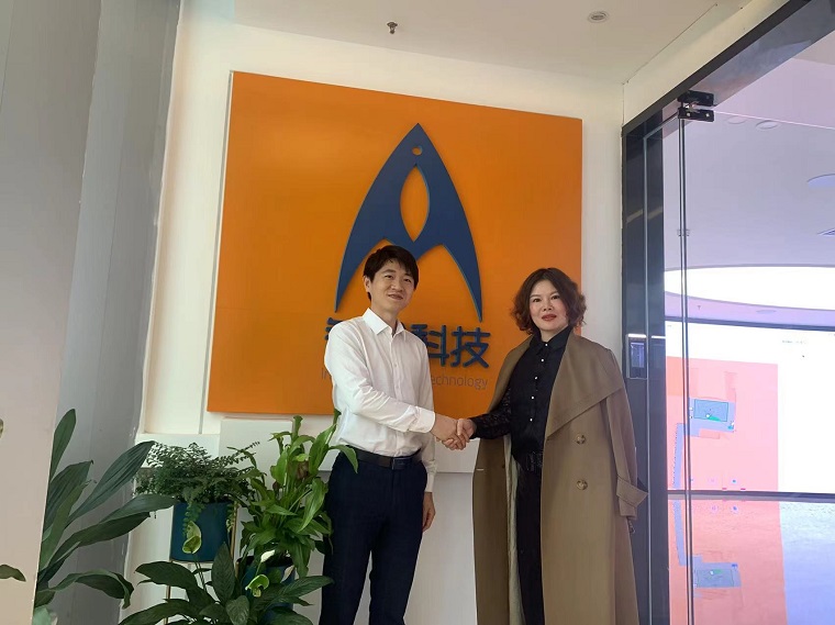 合影.jpg 合影.jpg