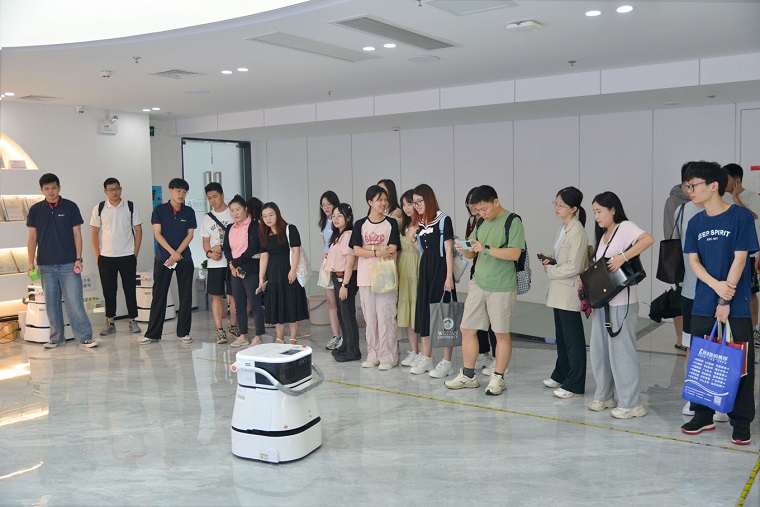 展廳參觀.jpg 展廳參觀.jpg